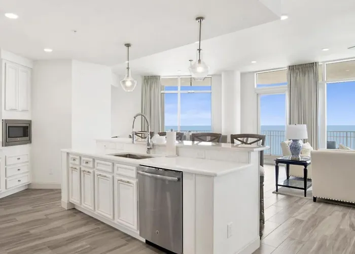 Four Bedroom Gulf Front With Expansive Balcony *